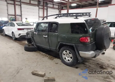 2010 Toyota Fj Cruiser z USA, uszkodzony, nr VIN JTEBU4BF2AK088766